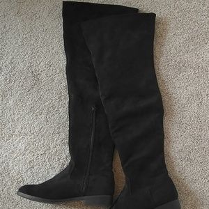 Black Overknee Suede Boots